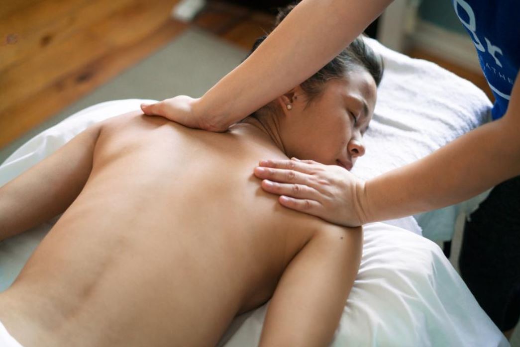How A Physical Therapist Can Help Shoulder Pain